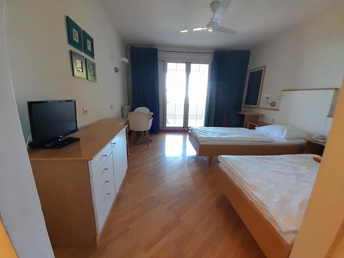 مْليني Aparthotel Plat المظهر الخارجي الصورة