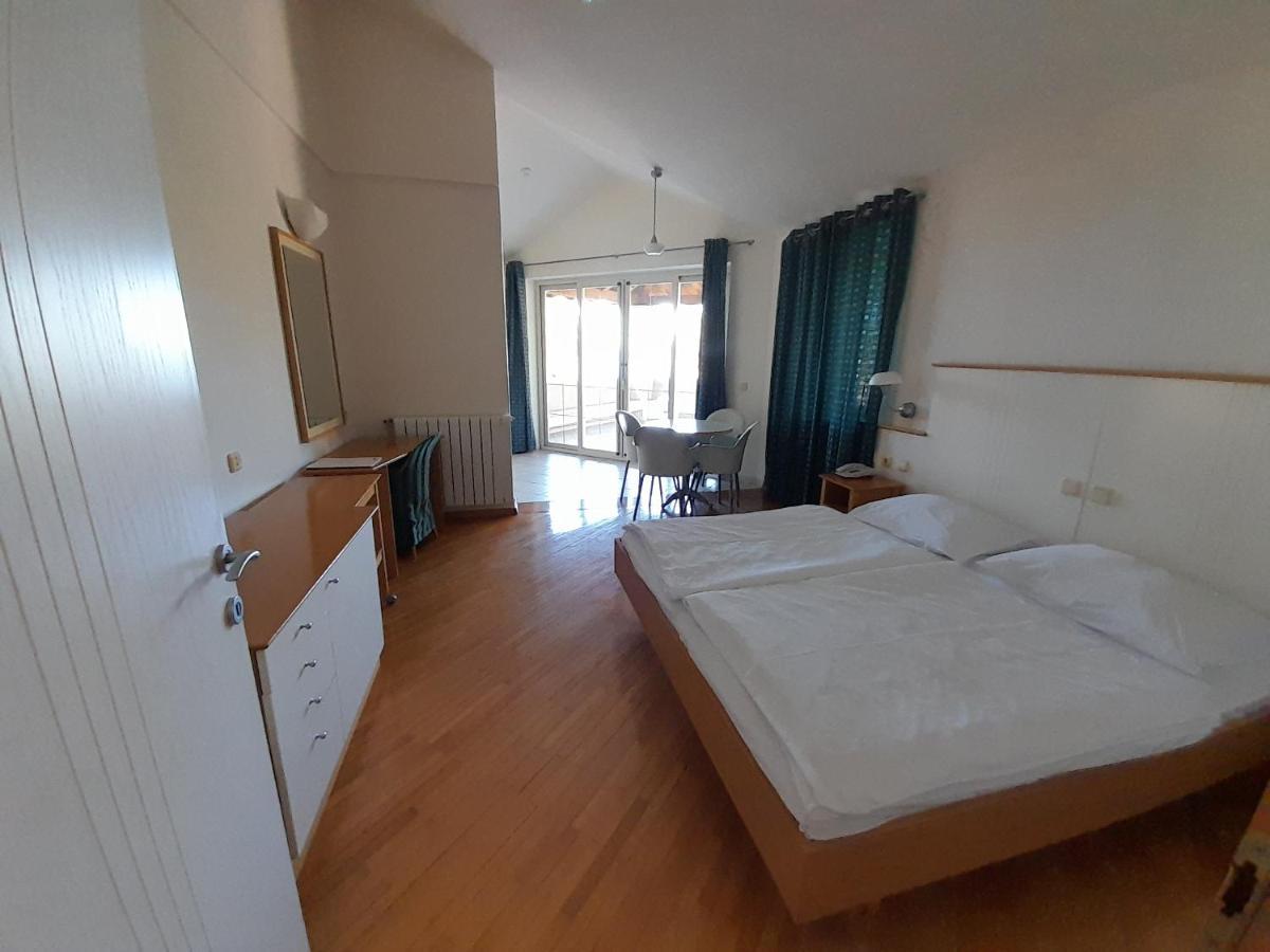 مْليني Aparthotel Plat المظهر الخارجي الصورة